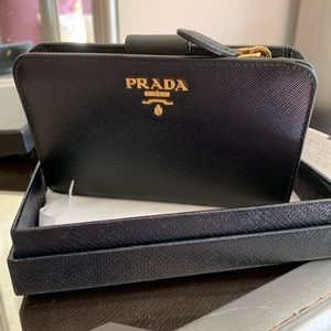 AUTHENTIC PRADA BIFOLD WALLET LEATHER BLACK 1M1225